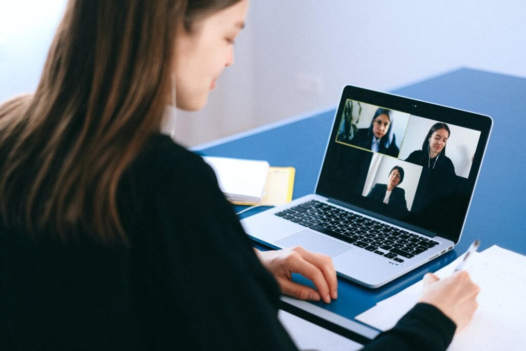 3 Best Video Conferencing App which will help you to connect with your boss ,employees or clients during work from home.